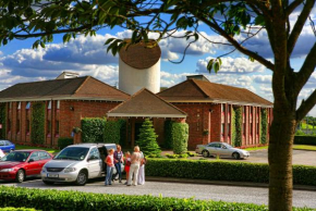 Отель Damon’s Hotel  Линкольн